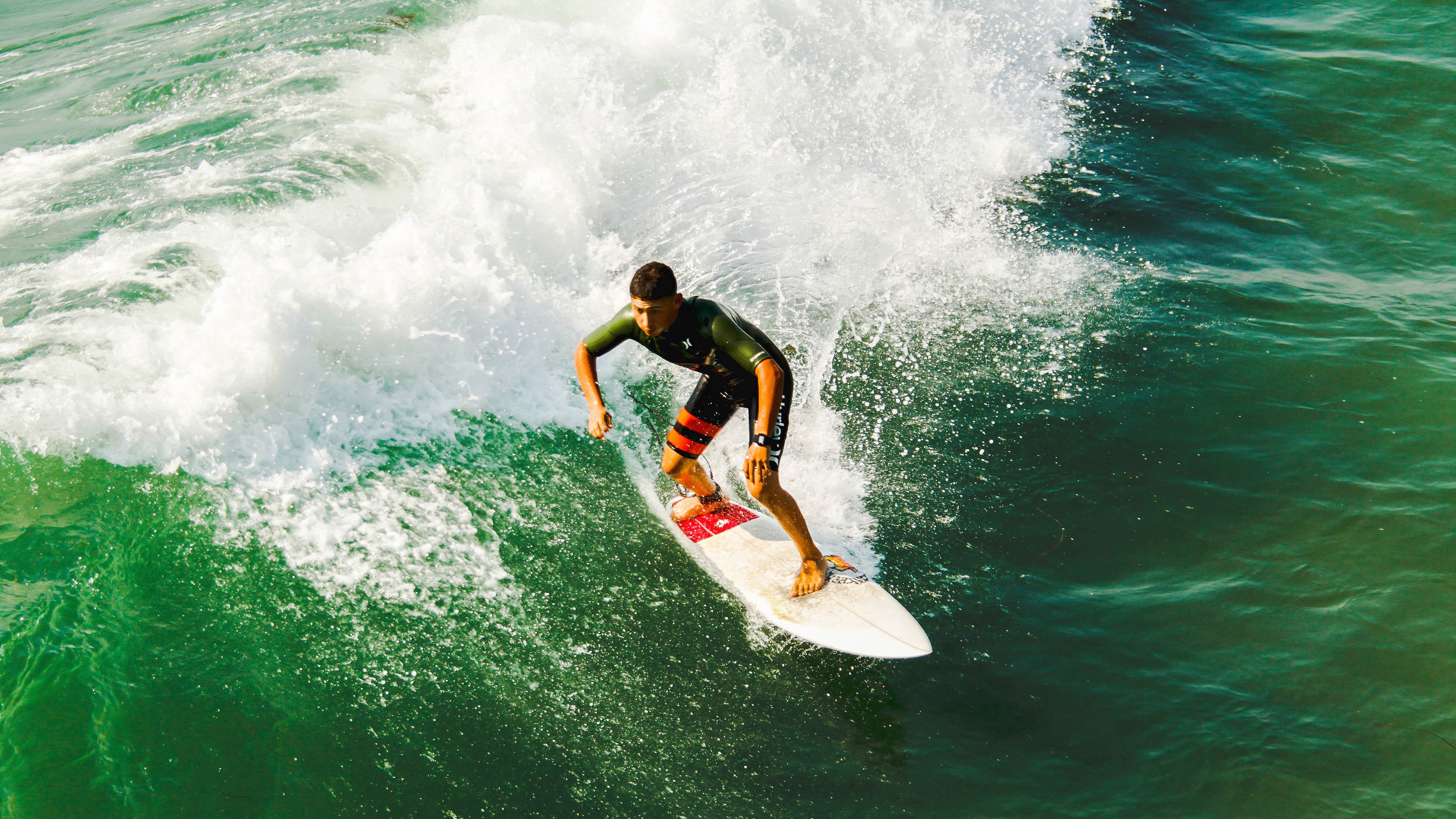 爱游戏app-曼城防守反击出色，蓝月亮续写辉煌，曼城蓝月亮图片