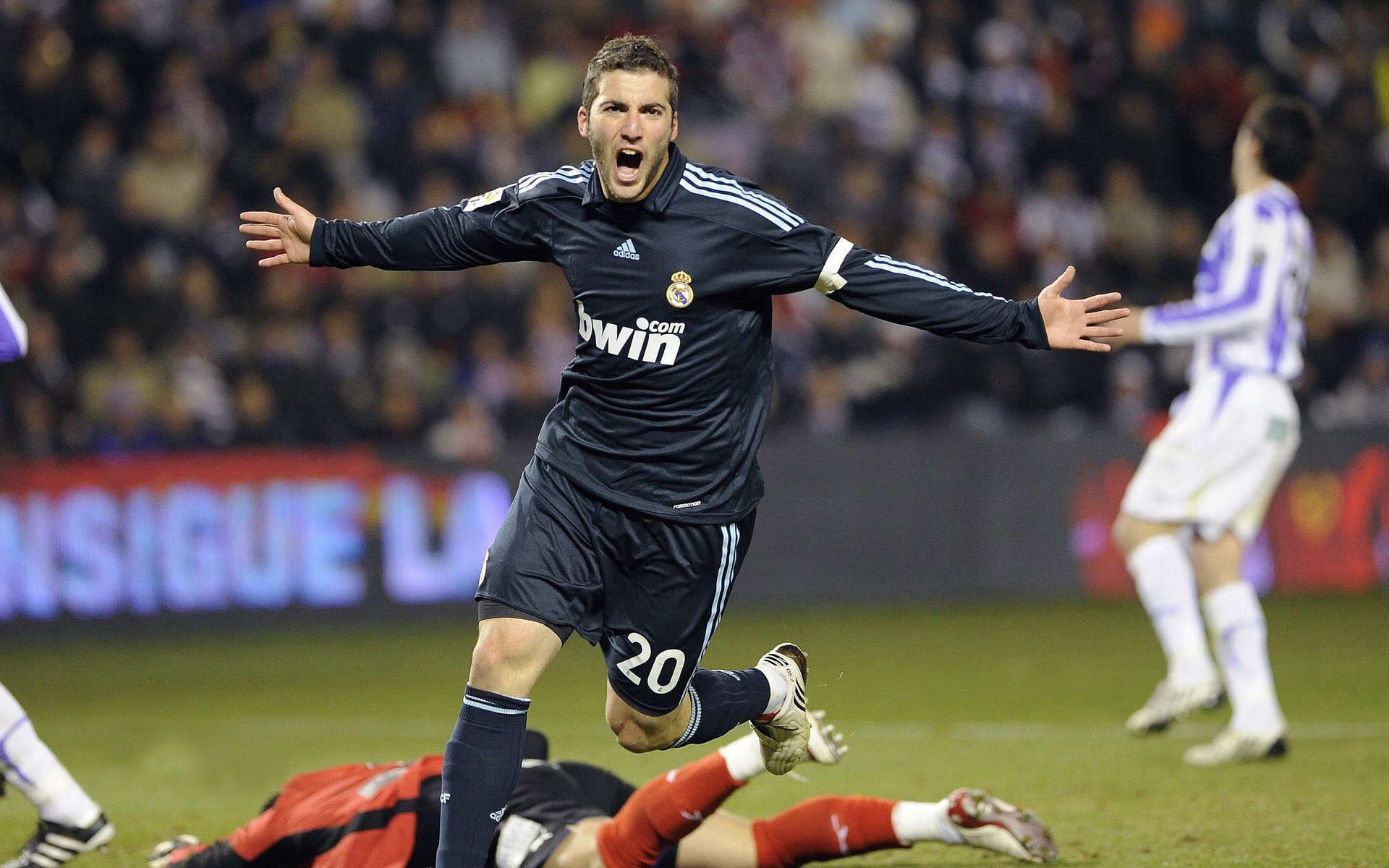 爱游戏娱乐平台-电竞职业选手日常训练与心理调适结合实践探索，电竞选手心态管理