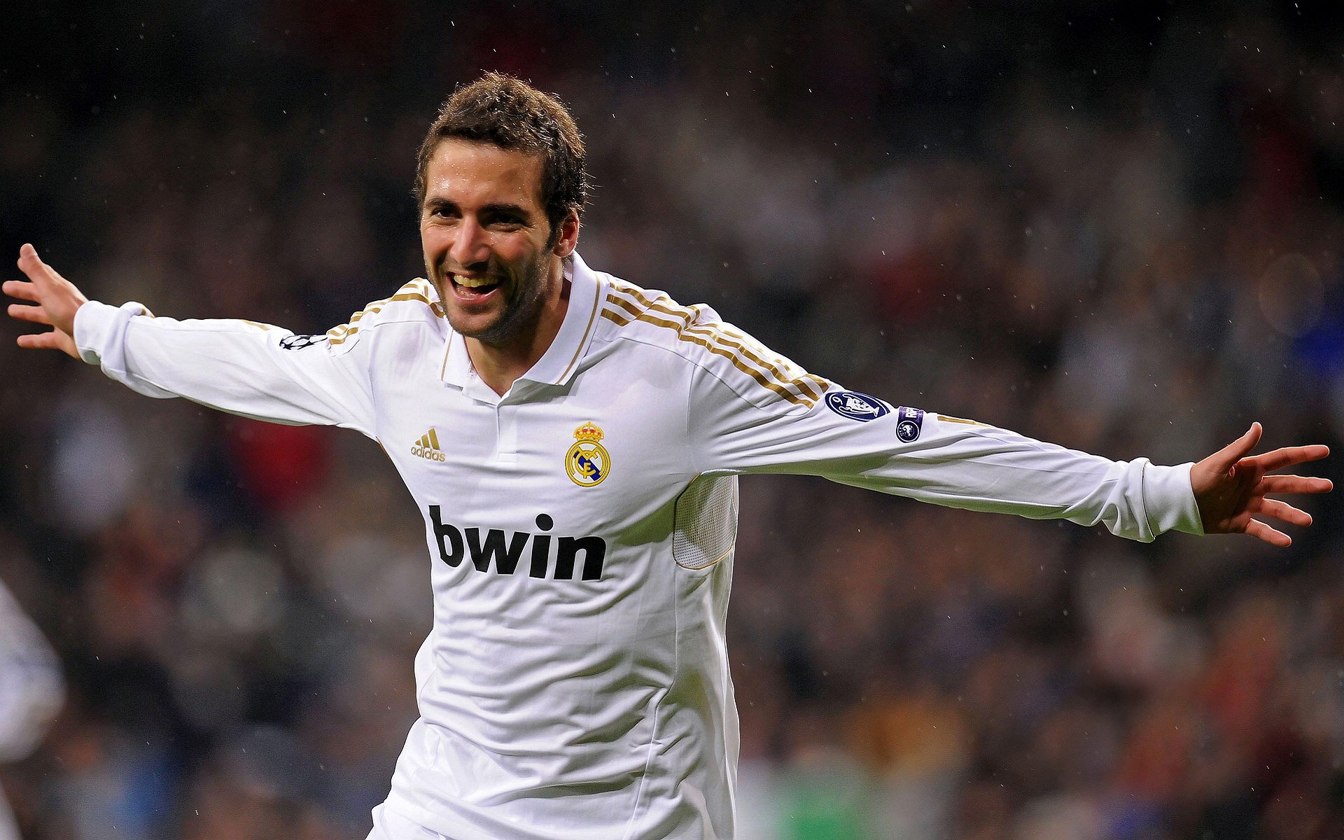 《跨界IP合作:电竞带动周边娱乐产业繁荣》,跨境电竞