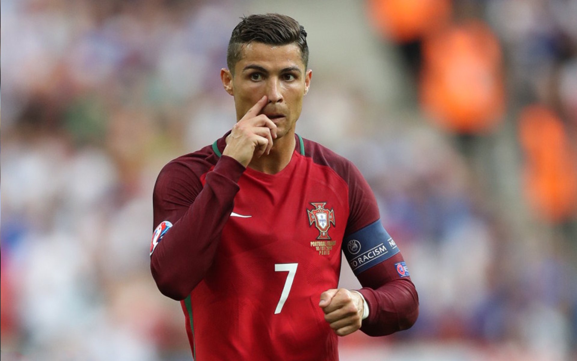 英超豪门争夺，比分3-2，比赛关键数据：抢断成功率77%，长传准度高达85%